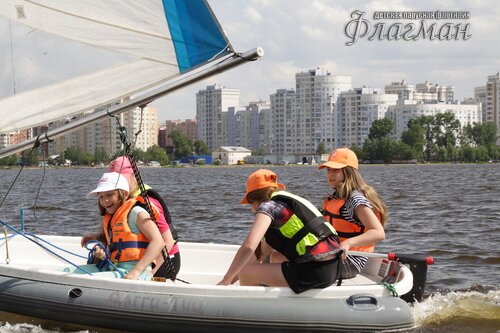 Фоторепортаж с парусной практики флотилии Флагман, прошедшей в июне 2017 года.